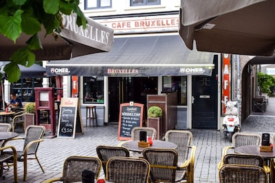 Kijkje achter de schermen: Radio Veronica zendt deze zomer live uit vanuit Bredaas café