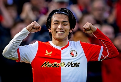 Feyenoord op titelkoers dankzij Ayase Ueda, die nooit beter was dan nu: ‘Hij blijft maar scoren’