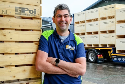 Ooit repareerden ze pallets voor Albert Heijn, nu maakt dit familiebedrijf uit Woensdrecht ze zelf: ‘We hebben zelfs klanten in Afrika’