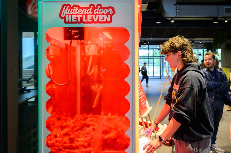 Studenten leveren hun vape in bij actie in Breda: 'Fluitend door het leven'  | Regio