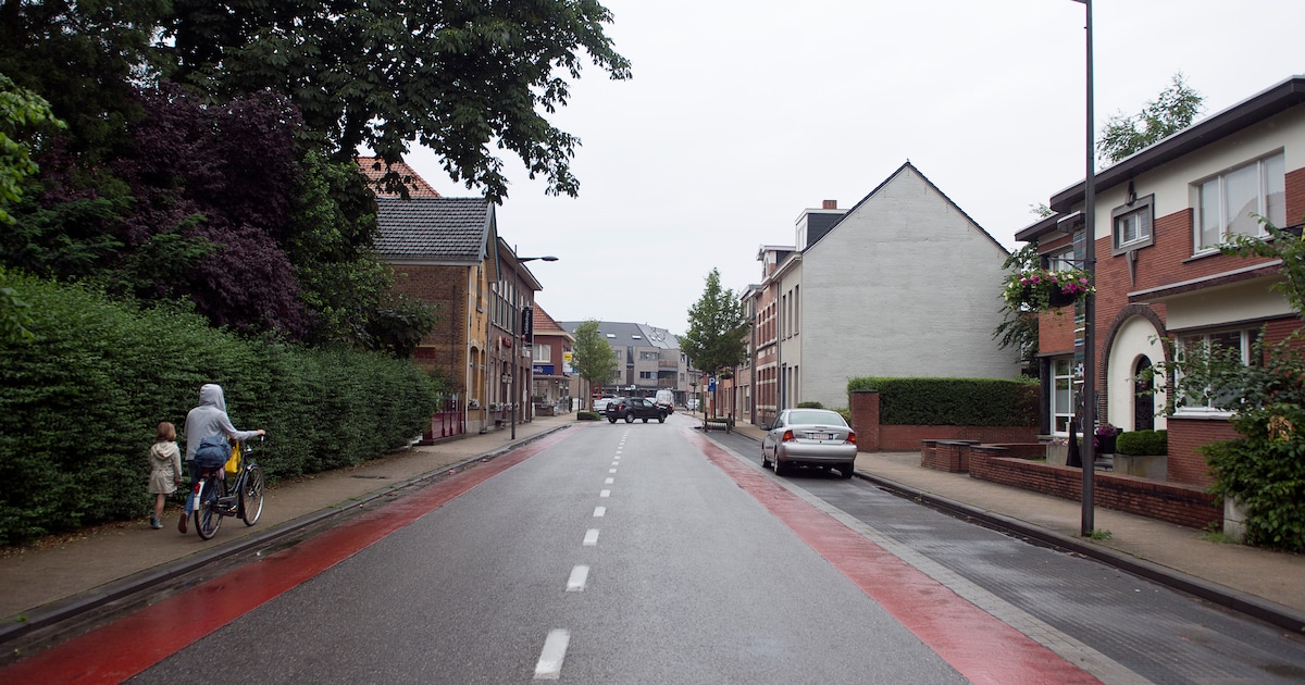 Heuvelplein, Nieuwstraat en Stationsstraat dicht door avondmarkt in Essen