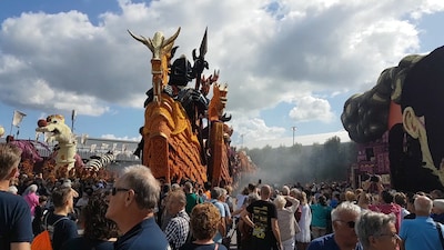 LIVE Corso Zundert | Praalwagens trekken weer door de straten van Zundert, tienduizenden bezoekers verwacht
