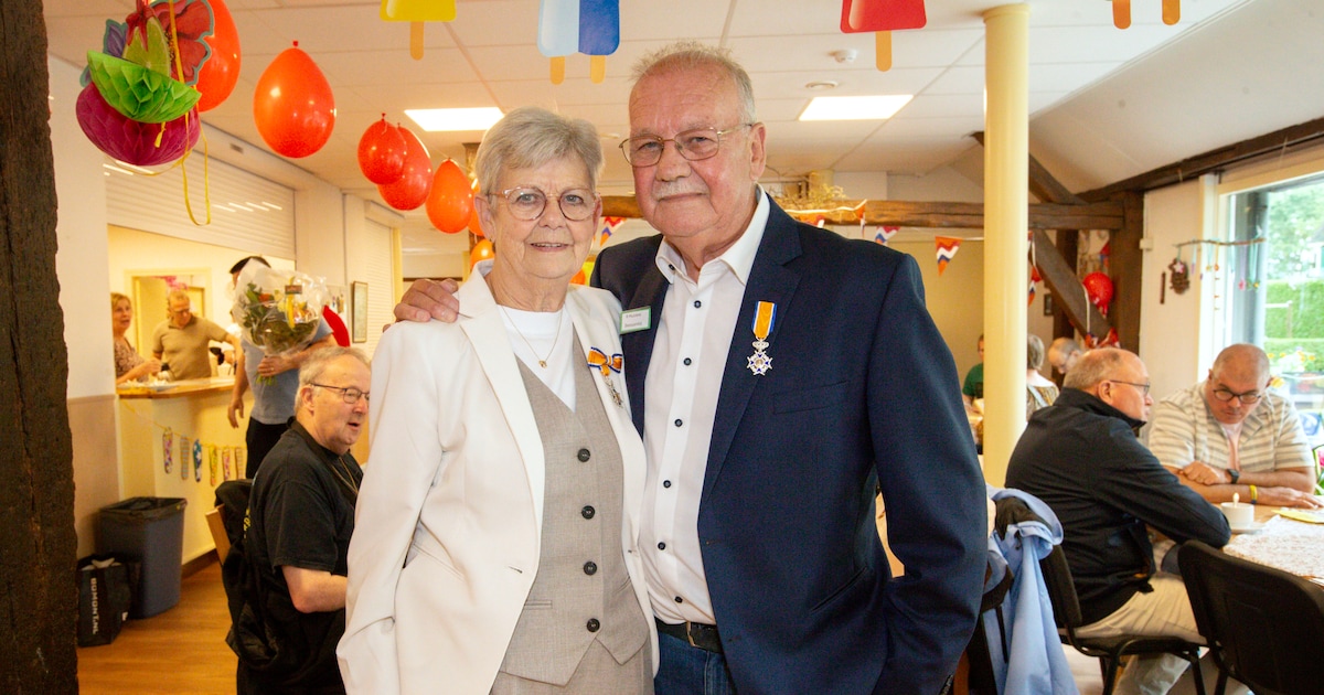 Onmisbare vrijwilligers van De Horizon krijgen onderscheiding: ‘Dat had niet gehoeven, hoor’