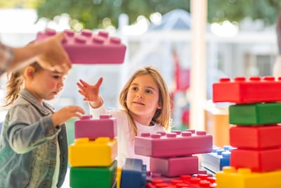 Beweegmeemarkt in Sint-Maartensdijk voor ouders en jonge kinderen