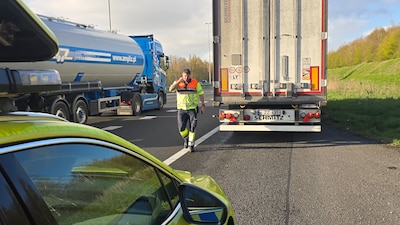 Rond 15.00 uur slaat de parkeerstress toe onder truckers: ‘We zitten eigenlijk klem: of je parkeert 