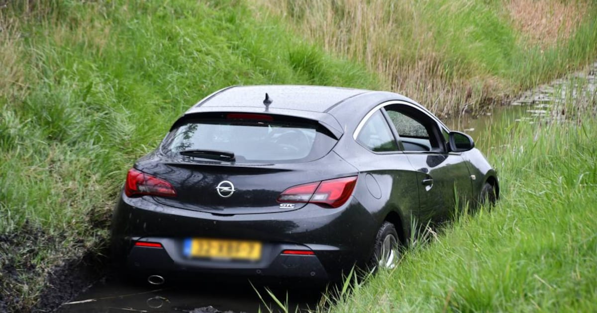 Auto belandt in sloot bij Yerseke