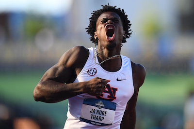 Amerikaanse atleet zorgt voor sensatie met wereldrecord op 1
