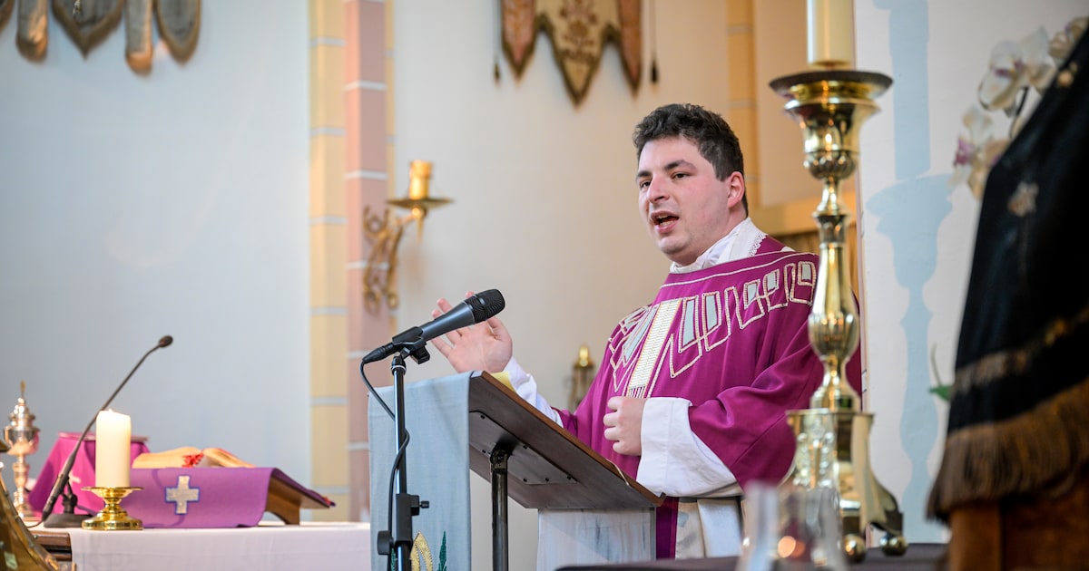 Deze priesters kiezen ervoor de mis te zingen: ‘Het is intensiever dan wanneer je spreekt’
