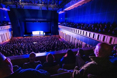 Theater Twee Hondjes in Hellevoetsluis houdt gratis voorstelling over zorgen en samenleven