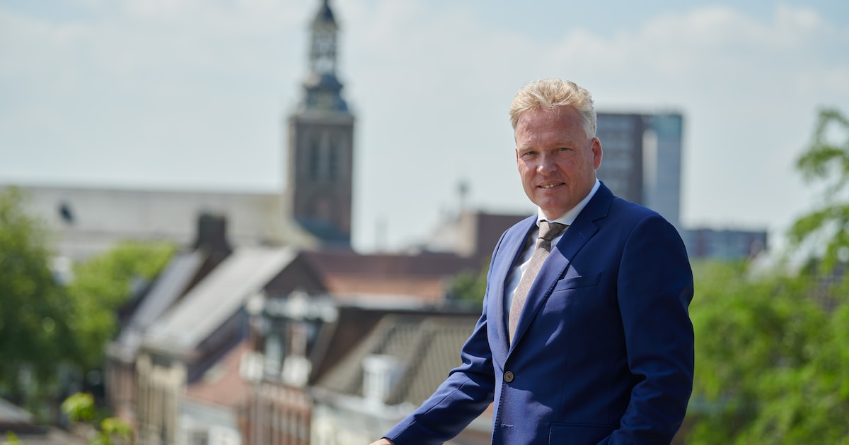 Mark Buijs, die zwaargewond raakte, verwacht op 1 december terug te keren als burgemeester van Roose