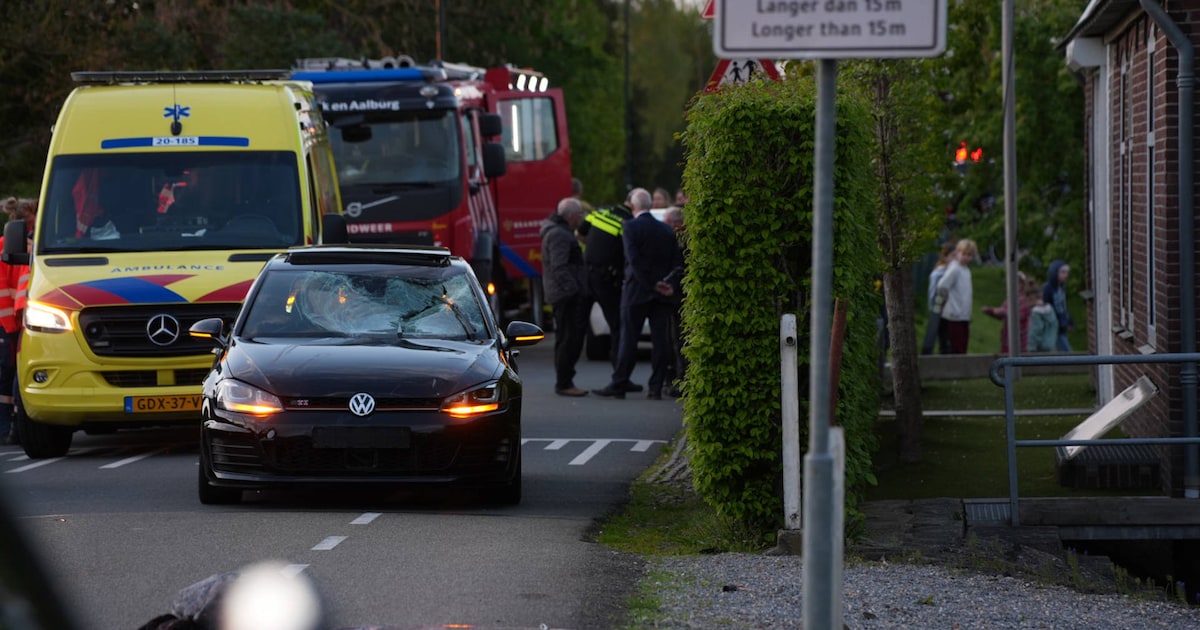 Fietser zwaargewond bij botsing met auto in Wijk en Aalburg