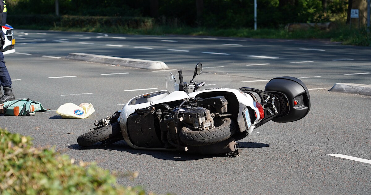 Jonge vrouw op scooter aangereden op Bredaseweg in Tilburg