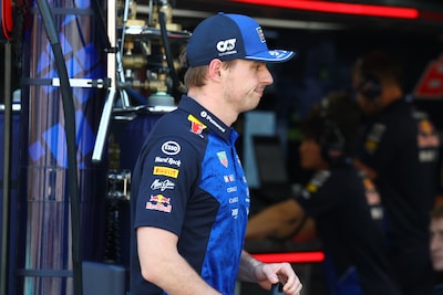 Max Verstappen blij dat niemand achterop knalde na uitvalbeurt: 'Gelukkig reageerde iedereen goed'