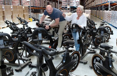 Linda uit Culemborg moet 2000 smartbikes op tijd in Ahoy krijgen voor virtuele Alpe d’HuZes