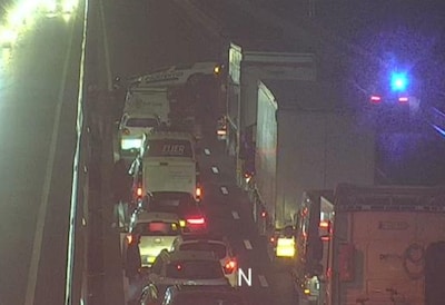 Wegen richting Rotterdam lopen vast door ongeluk op Haringvlietbrug: ruim een uur vertraging op A17