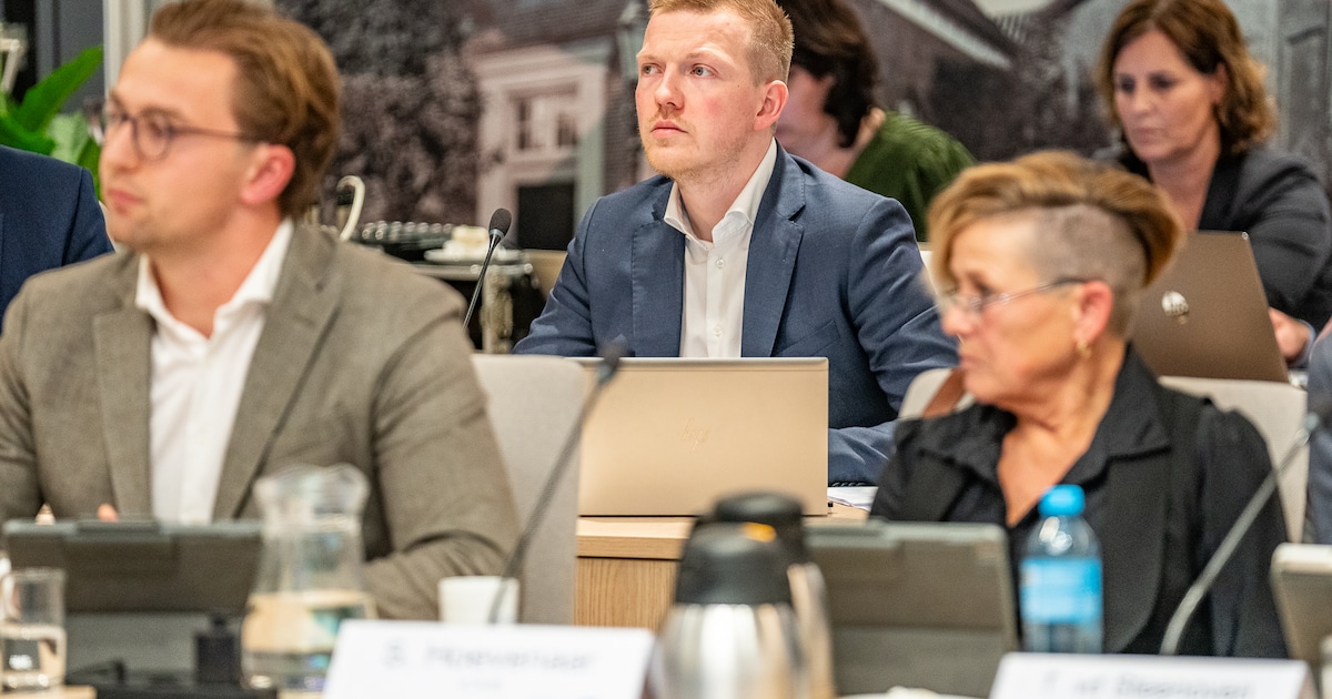Tim Simons (30) stopt als wethouder in Drimmelen en gaat ‘de stille ...