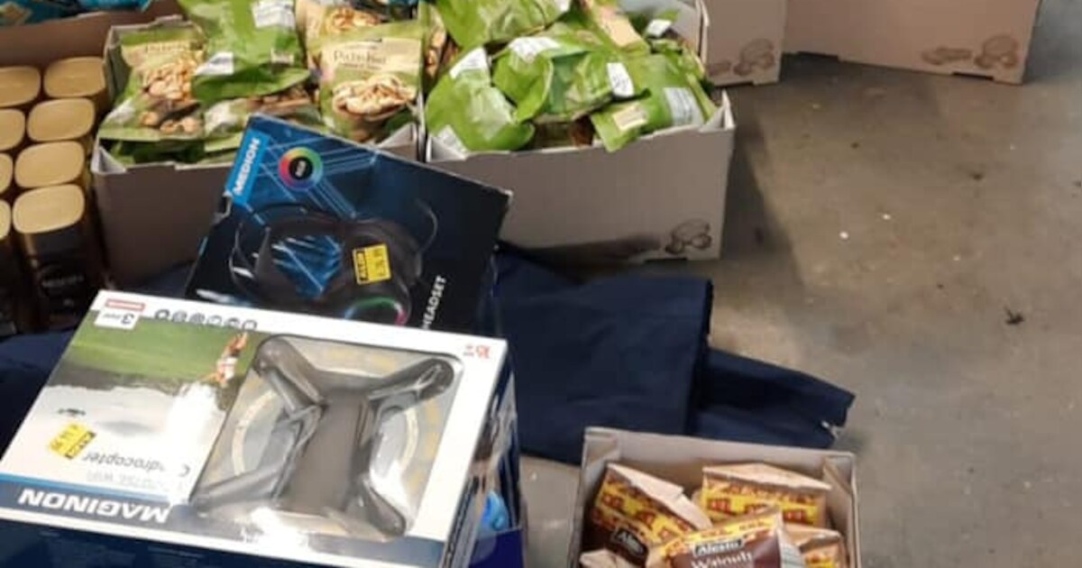 Vier mannen aangehouden in Ulvenhout: busje vol zakken M&M’s, noten en potjes kauwgom