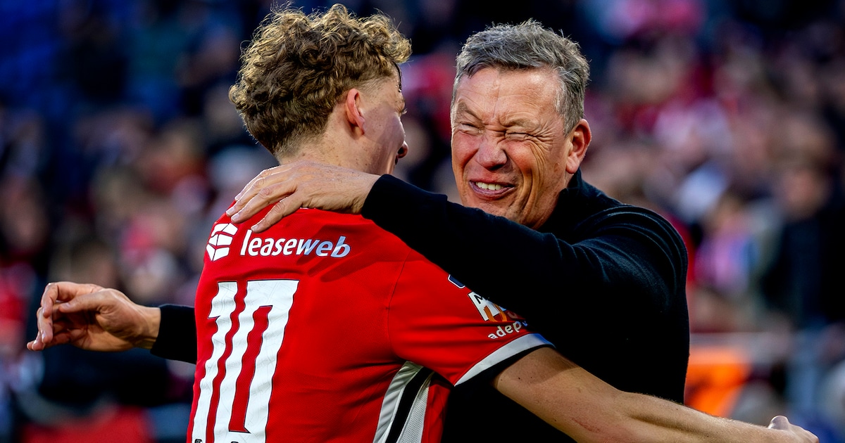 AZ-trainer Leeroy Echteld is er eentje van de oude stempel: ‘Ik zeg het gewoon recht in je gezicht’