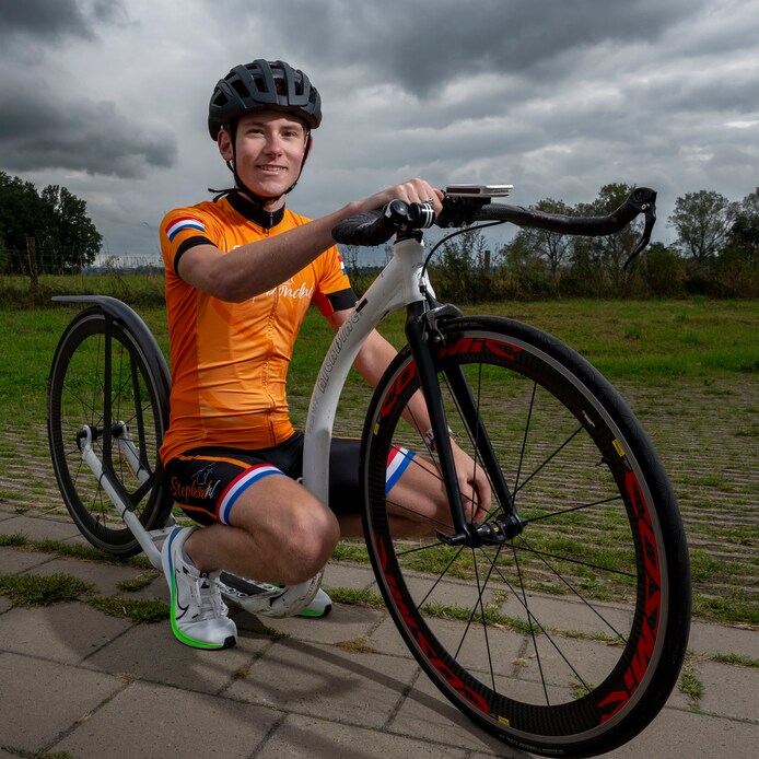 Bram (17) maakt monstertocht van 230 kilometer op step door Brabant ...