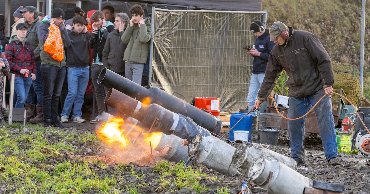 Knallende melkbussen en een lekker sapje: met carbid schieten de laatste avond van 2025 in