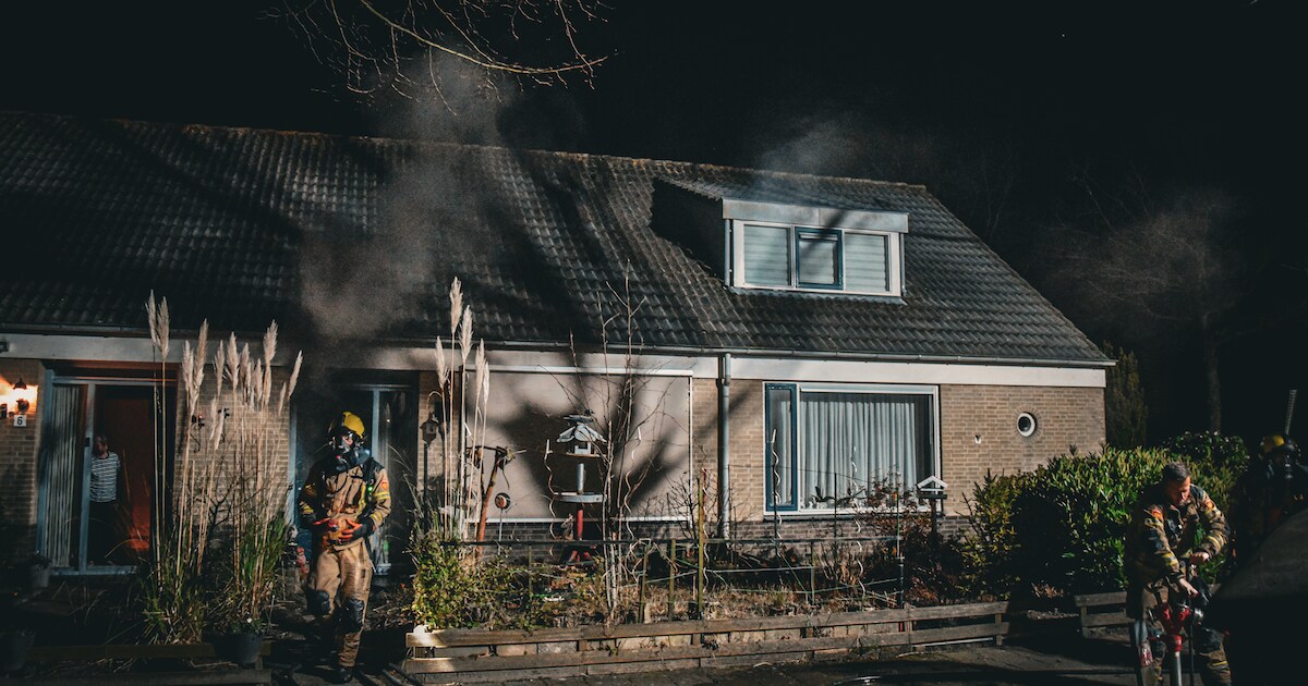 Veel schade bij brand in woonkamer aan de Klaverstraat in Scharendijke