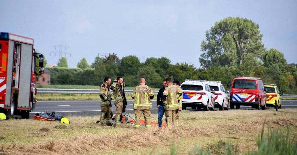 Auto in de sloot na ernstig ongeval op A58 in Kruiningen, twee rijstroken dicht