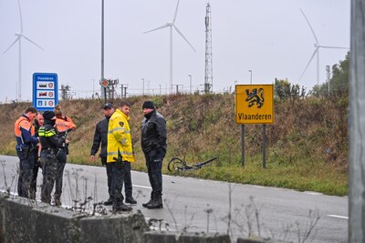 Dode fietser gevonden pal op Belgisch-Nederlandse grens in Hazeldonk