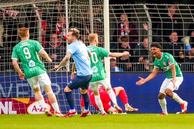 FC Dordrecht herstelt zich van zeperd en is binnen kwartier klaar met MVV Maastricht