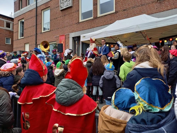 hij-komt-hij-komt-die-lieve-goede-sint-maar-waar-en-wanneer-komt