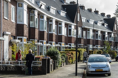 ‘Als ik dit had geweten...’ Bredanaar klaagt over constante stroom auto’s Zandbergweg na invoering e