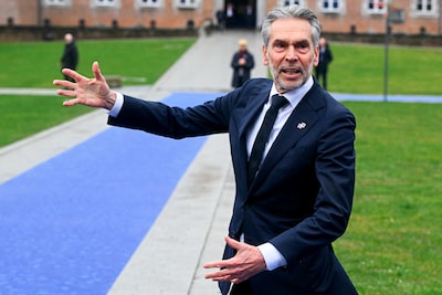 Kijk mee met coronaverhoor Schoof, destijds topambtenaar: ‘W