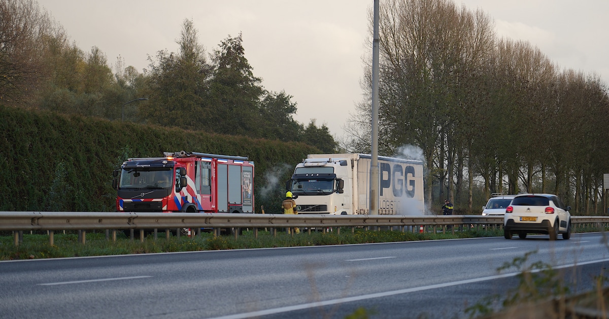 Brand in vrachtwagen op A27 bij Oosterhout snel onder controle