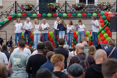 Jong en oud zingt uit volle borst tijdens De Markt Zingt