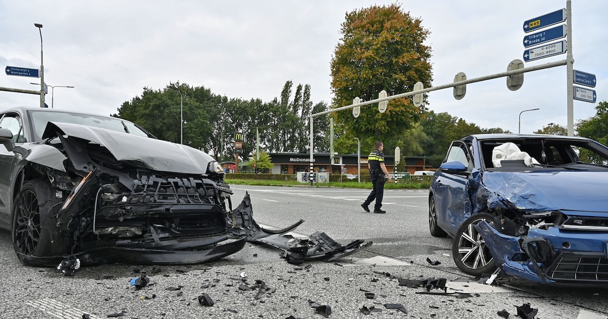 Vrouw gewond bij botsing in Udenhout, kruispunt bezaaid met brokstukken