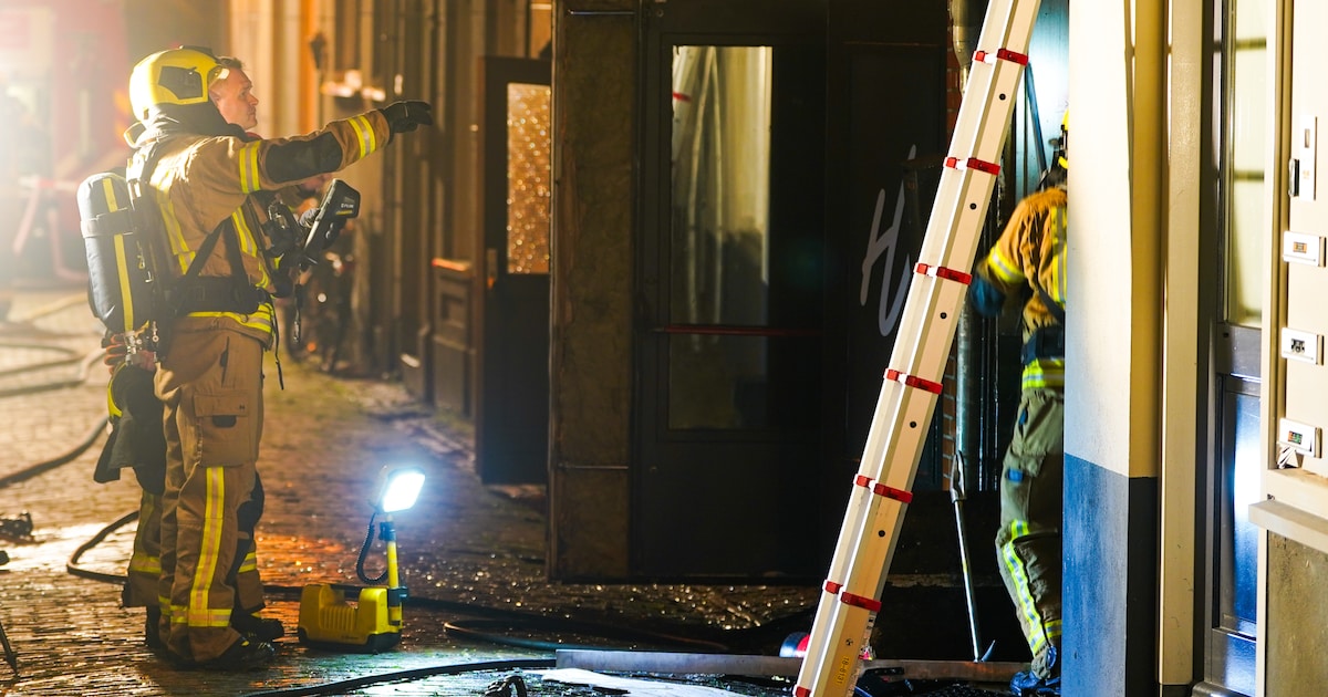 Explosie zorgt voor brand in nachtclub in Kerksteeg in Gorinchem,