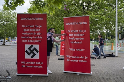 Gelredome stroomt vol voor omstreden megashow rapper Ye, protesten begonnen: 'Kijk niet weg van Jodenhaat'