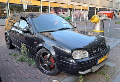 Breda wil weesauto’s wegslepen: ‘Maar wat als iemand op militaire missie in het buitenland is?’