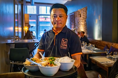 Bij T-Thai in Breda laat Thong nu zijn koks met smaken toveren en is hij zelf de gastheer