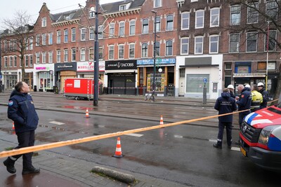 Drukke straat was afgesloten vanwege instortende gevel, maar aannemer zegt dat het onnodig was