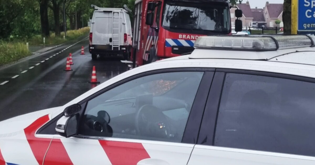 Geluk bij een ongeluk: in de fik gevlogen auto komt tot stilstand naast een brandweeroefening