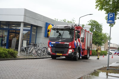 Lidl-supermarkt vanwege brandlucht ontruimd in Oosterhout, g