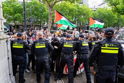 Tientallen mensen opgepakt bij pro-Palestinademonstratie op Coolsingel