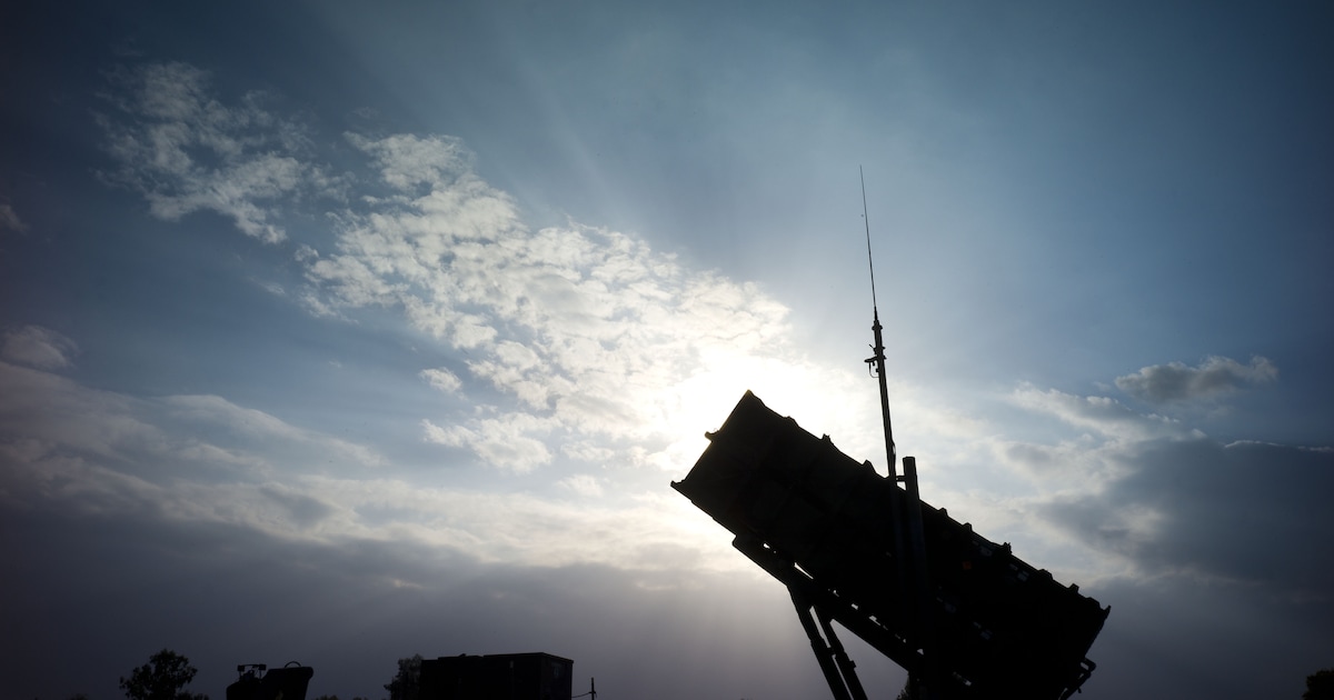 300 Nederlandse militairen van Vredepeel bewaken wapenleveringen aan Oekraïne vanuit Polen