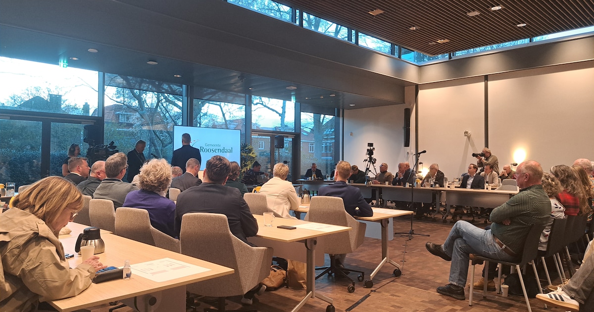 Roosendaal neemt afscheid van 21 raadsleden, vijf van hen krijgen een koninklijke onderscheiding