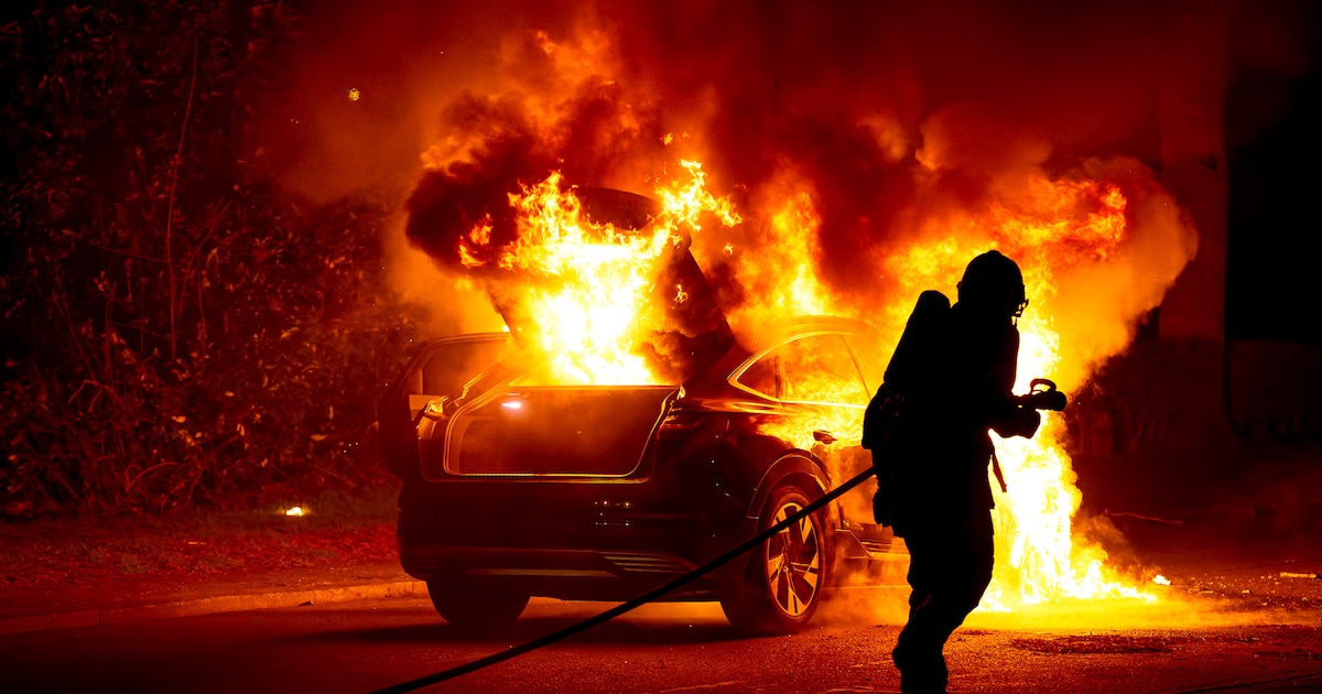 Brandweer rukte deze jaarwisseling veel vaker uit: op hoogtepunt 1200 meldingen per kwartier, ‘Het w