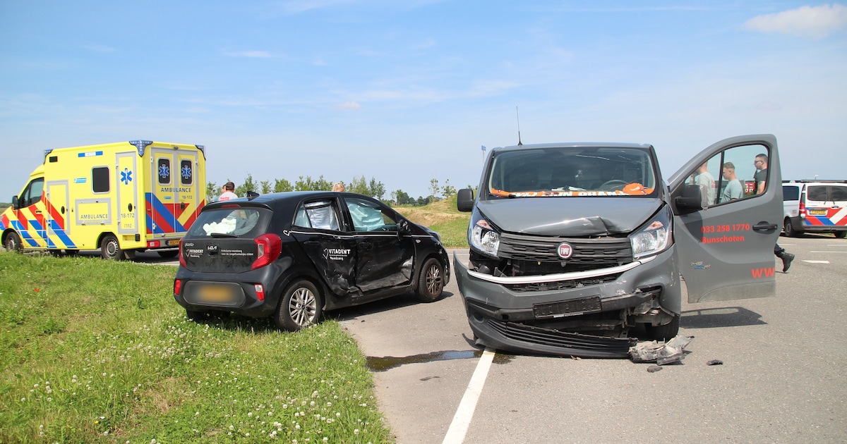 Aanrijding op kruising Kristalweg in Puttershoek