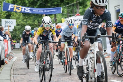Jonge wielrenners racen in Oosterhout: ‘Een fatbike, daar la