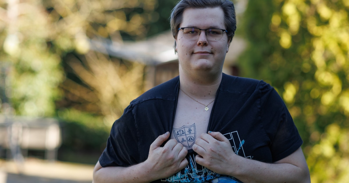 Luuk (20) zat vast in wiet en somberte, nu draagt hij een schild op zijn borst: ‘Dit is wie ik wil z