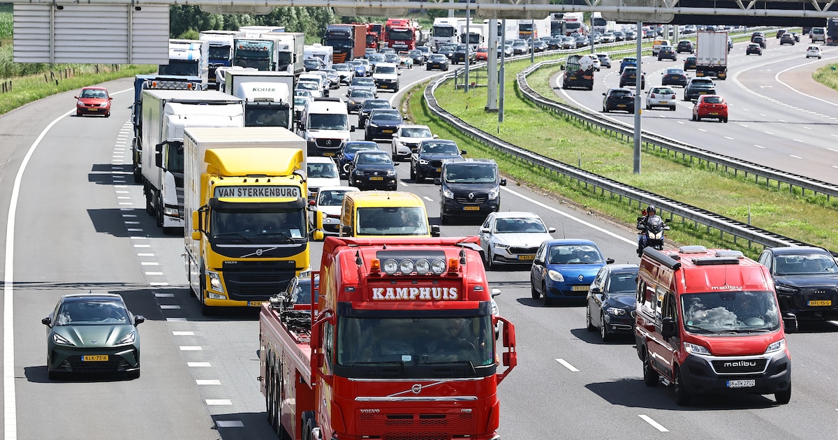 Vrijdagmiddag wordt het extra druk op de weg: A27 en A58 dicht en voor regio Zuid begint vakantie