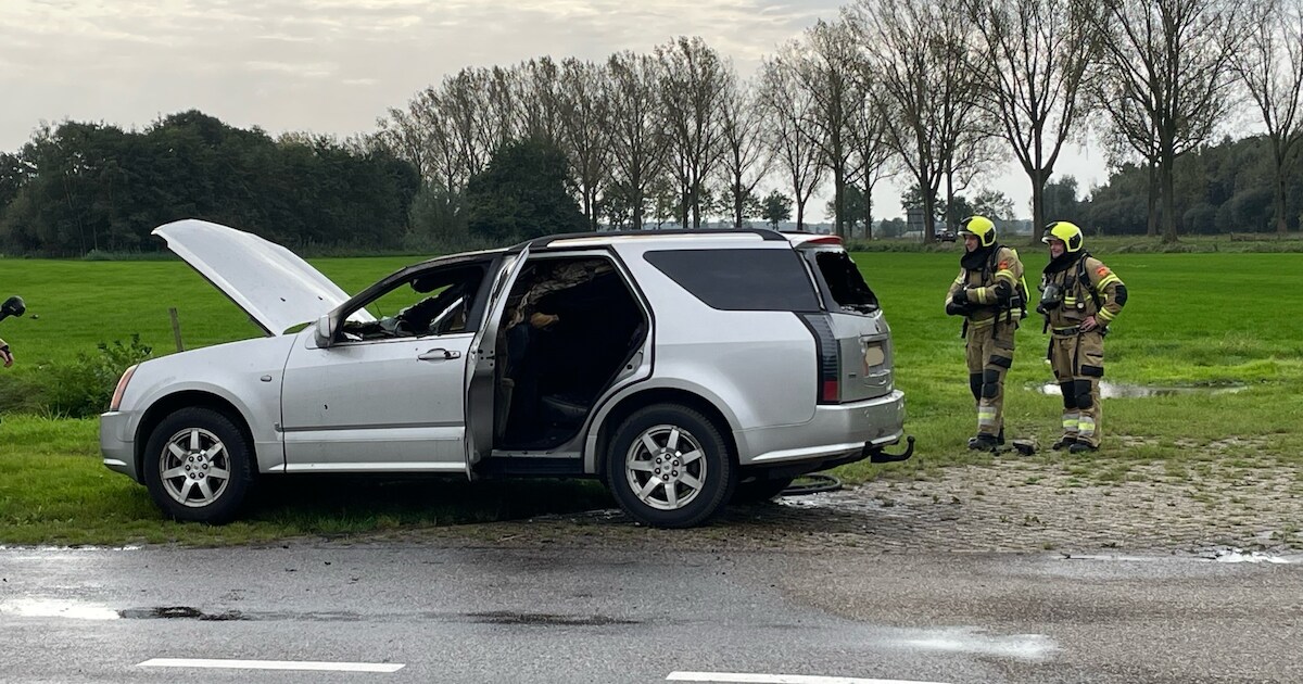 Auto vliegt in brand tijdens ritje door Oss